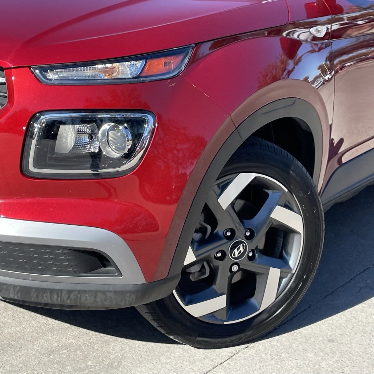 Used 2025 Hyundai Venue SEL image 8