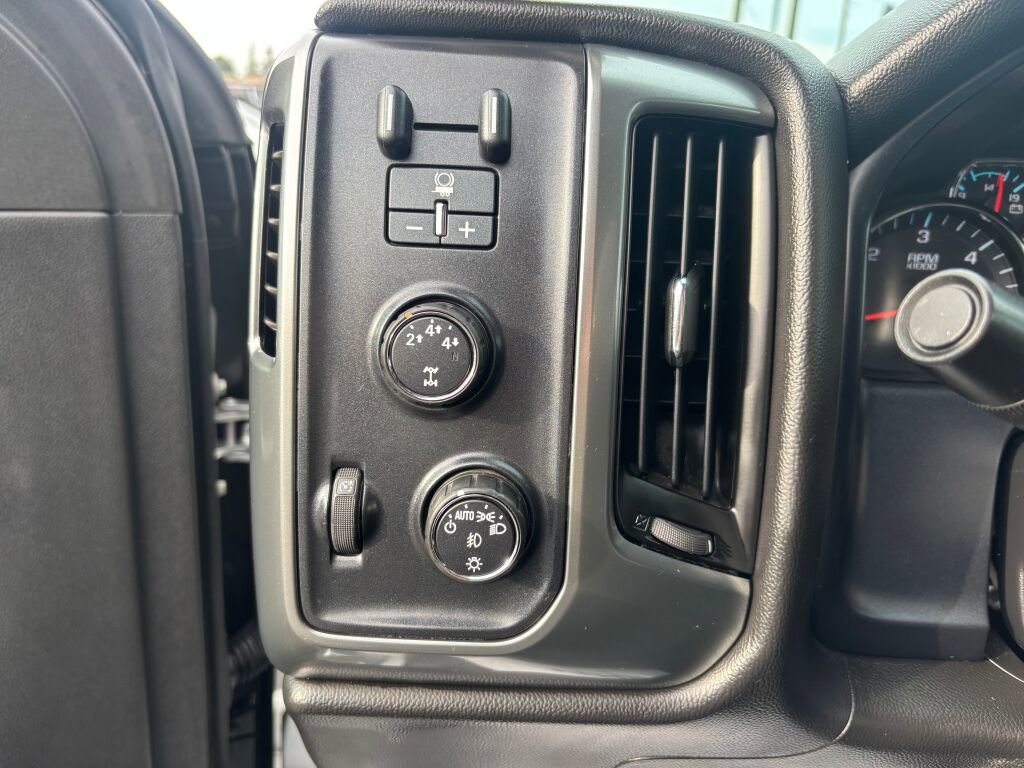 Used 2015 Chevrolet Silverado 2500 LT w/ LT Convenience Package image 20