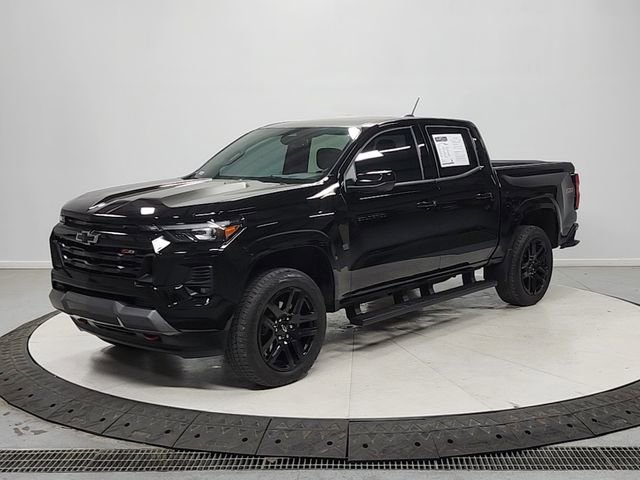 Used 2025 Chevrolet Colorado Z71 w/ Technology Package AWD/4WD image 3