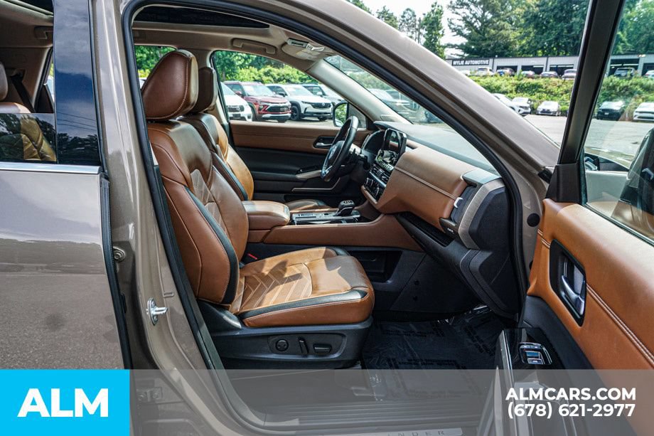 Used 2023 Nissan Pathfinder Platinum w/ Cargo Package FWD image 24