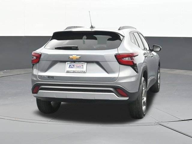 Used 2024 Chevrolet Trax LT w/ Driver Confidence Package FWD image 14