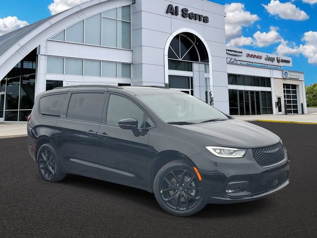 New 2026 Chrysler Pacifica Limited w/ S Appearance Package AWD/4WD image 1