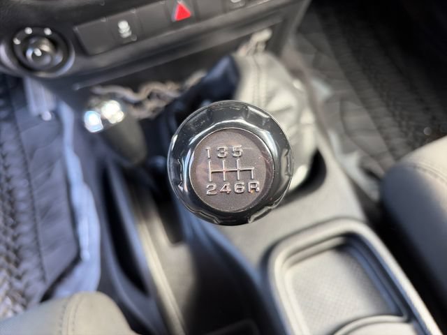 Used 2012 Jeep Wrangler Unlimited Rubicon w/ Connectivity Group AWD/4WD image 33