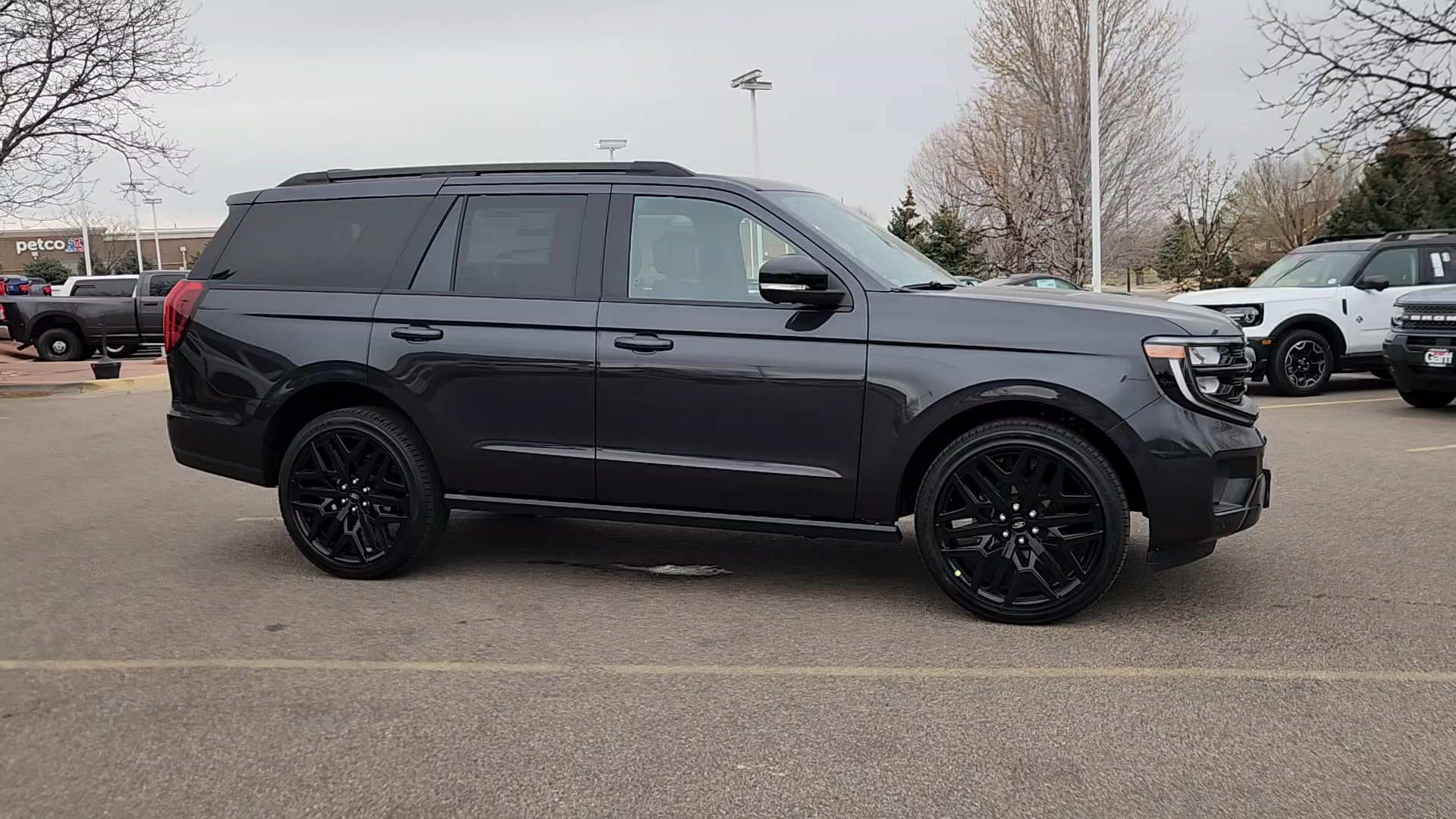 New 2026 Ford Expedition Platinum w/ Stealth Performance Package AWD/4WD image 9
