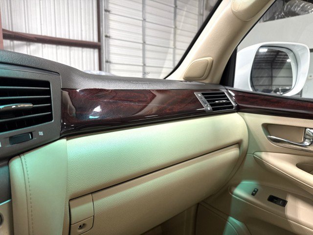 Used 2011 Lexus LX 570 4WD w/ Luxury Pkg image 29