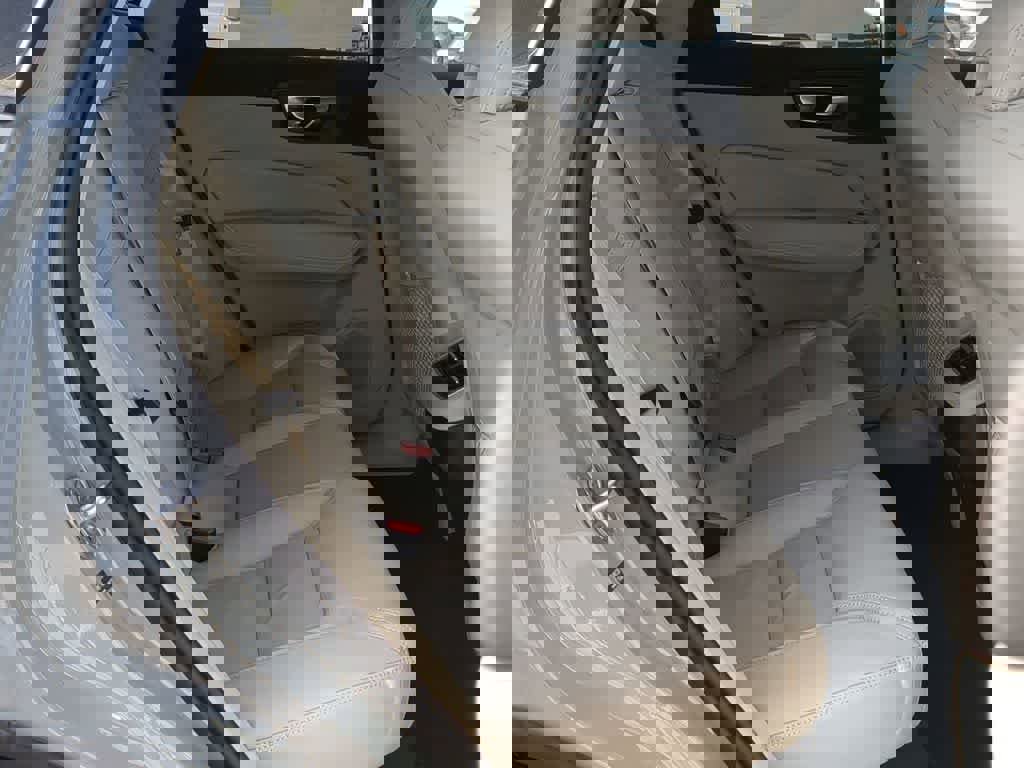 New 2026 Volvo XC60 B5 Ultra w/ Protection Package Premier image 19