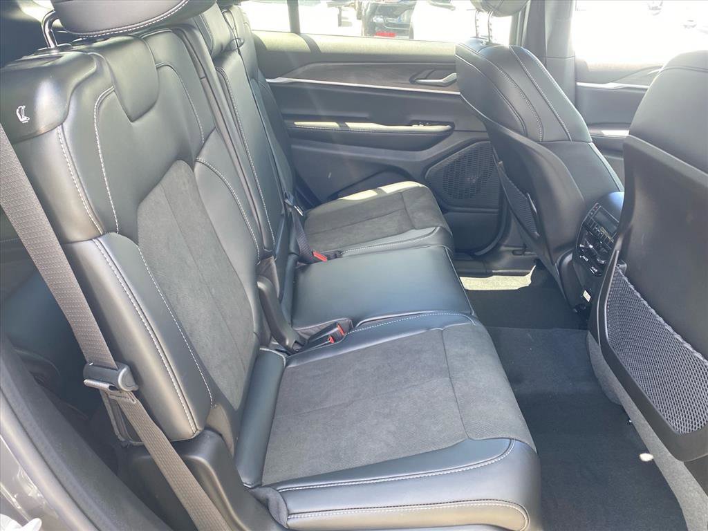 New 2026 Jeep Grand Cherokee L 4WD image 17
