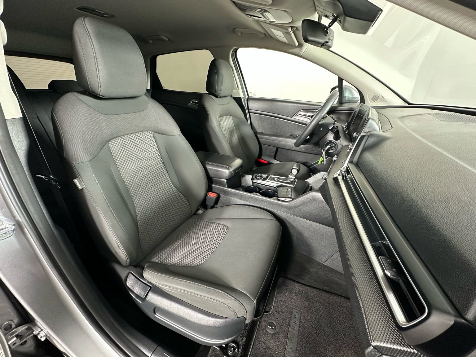Used 2023 Kia Sportage LX AWD/4WD image 6