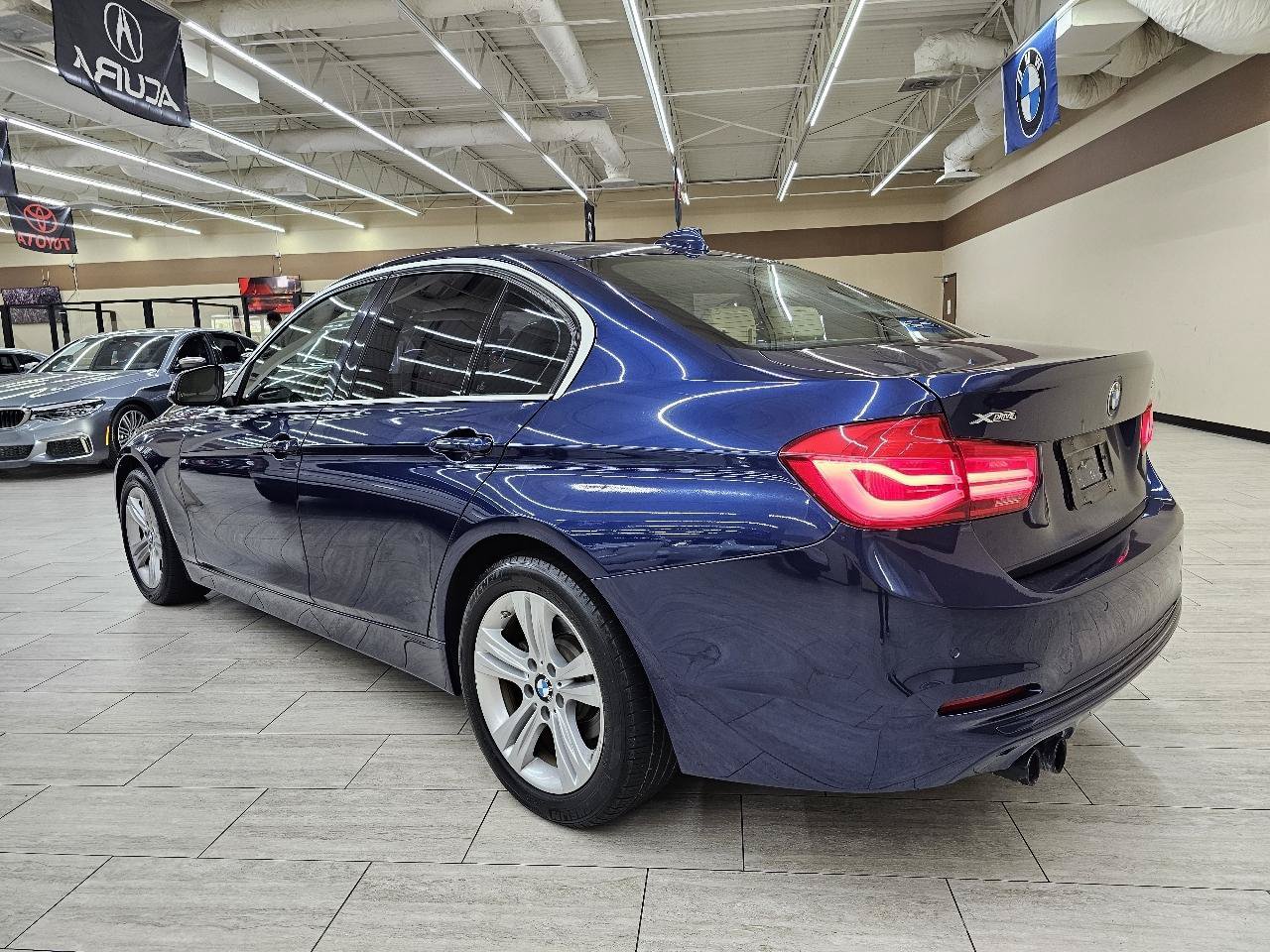 Used 2017 BMW 330i xDrive Sedan AWD/4WD image 8
