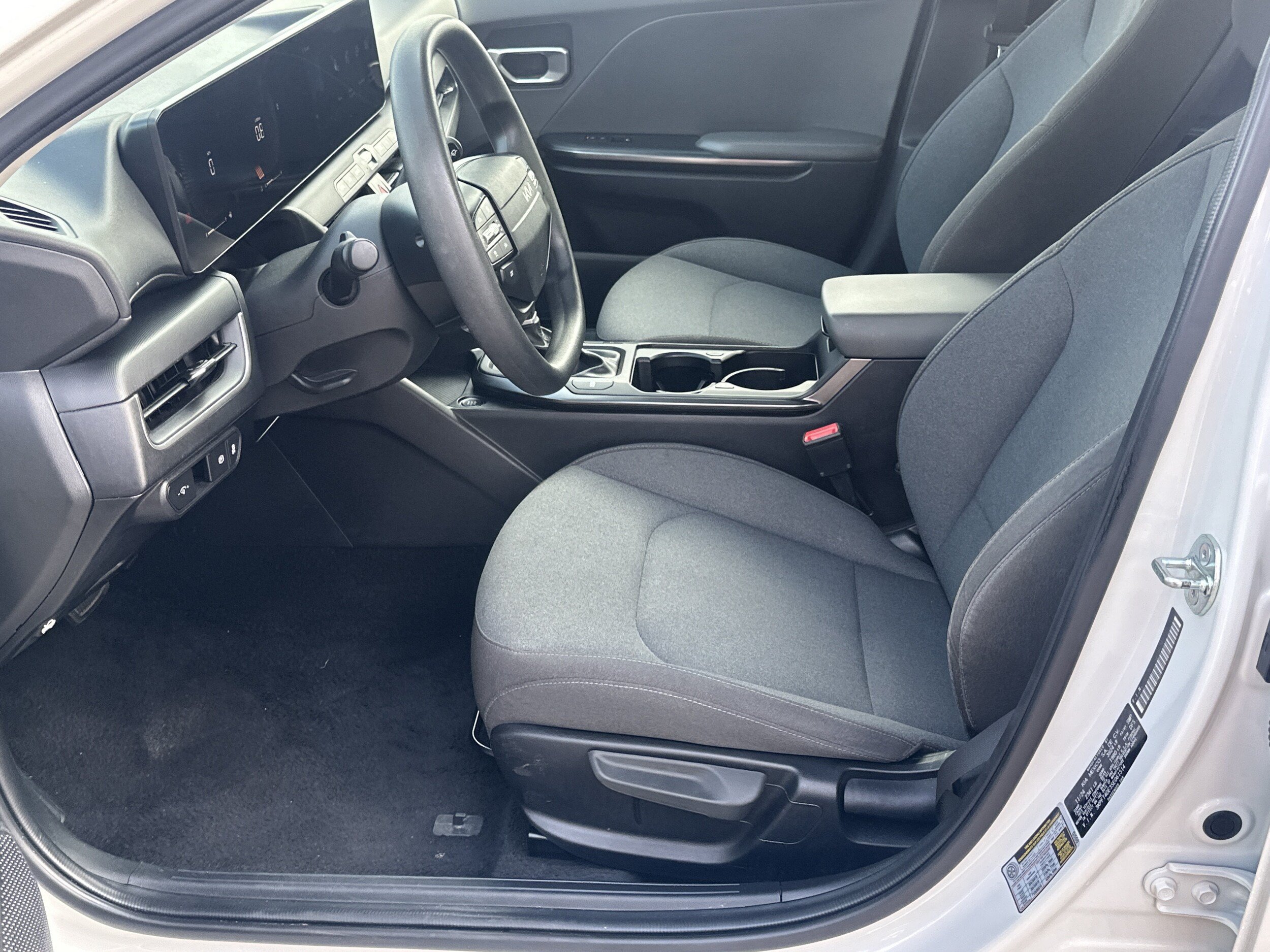 Used 2025 Kia K4 FWD image 41
