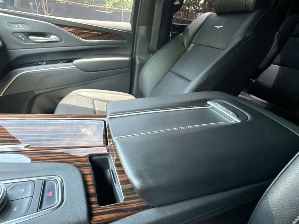 Used 2024 Cadillac Escalade ESV Luxury AWD/4WD image 24