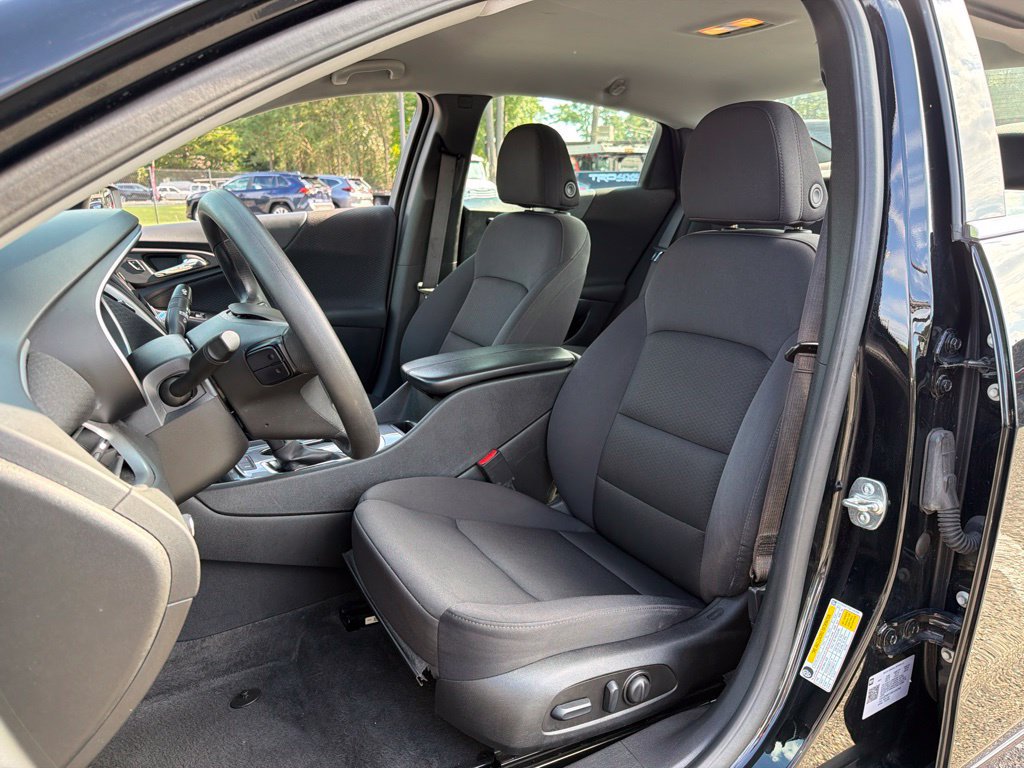 Used 2025 Chevrolet Malibu LT FWD image 18