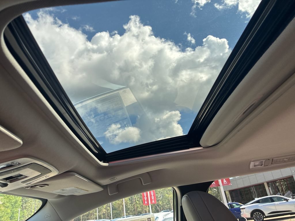 New 2026 Toyota Sienna XLE FWD image 19