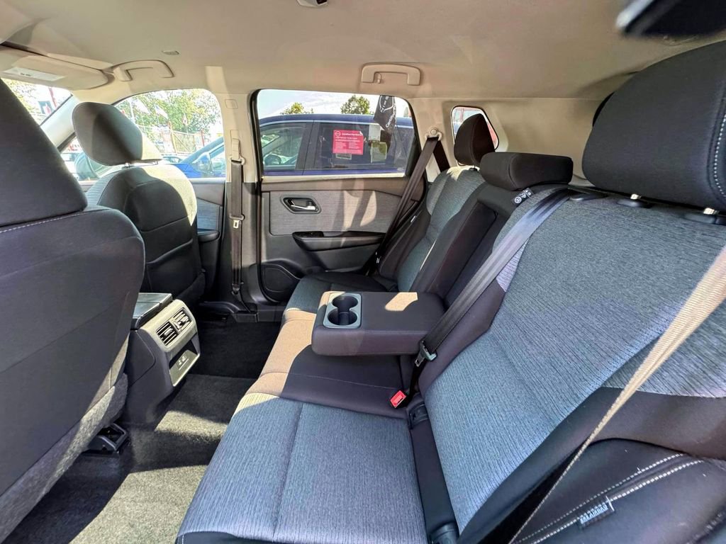 Used 2023 Nissan Rogue SV image 14
