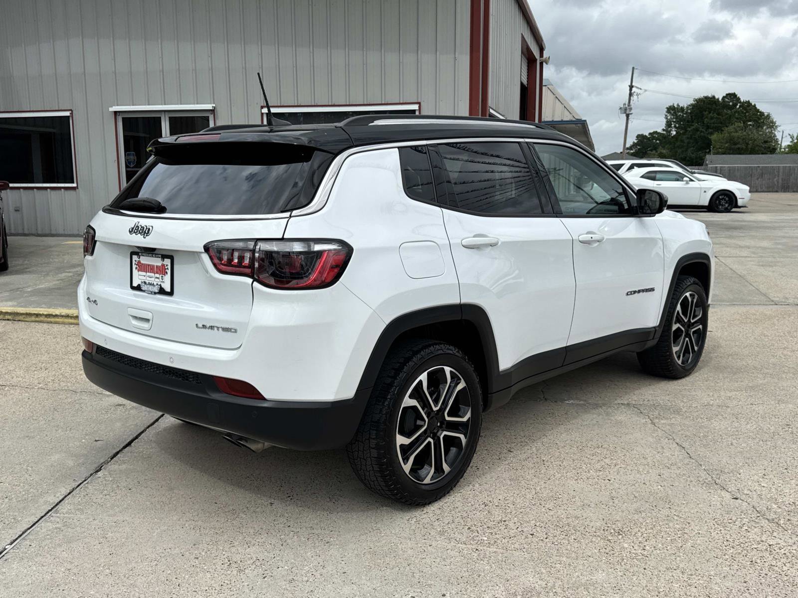 Used 2022 Jeep Compass Limited AWD/4WD image 7