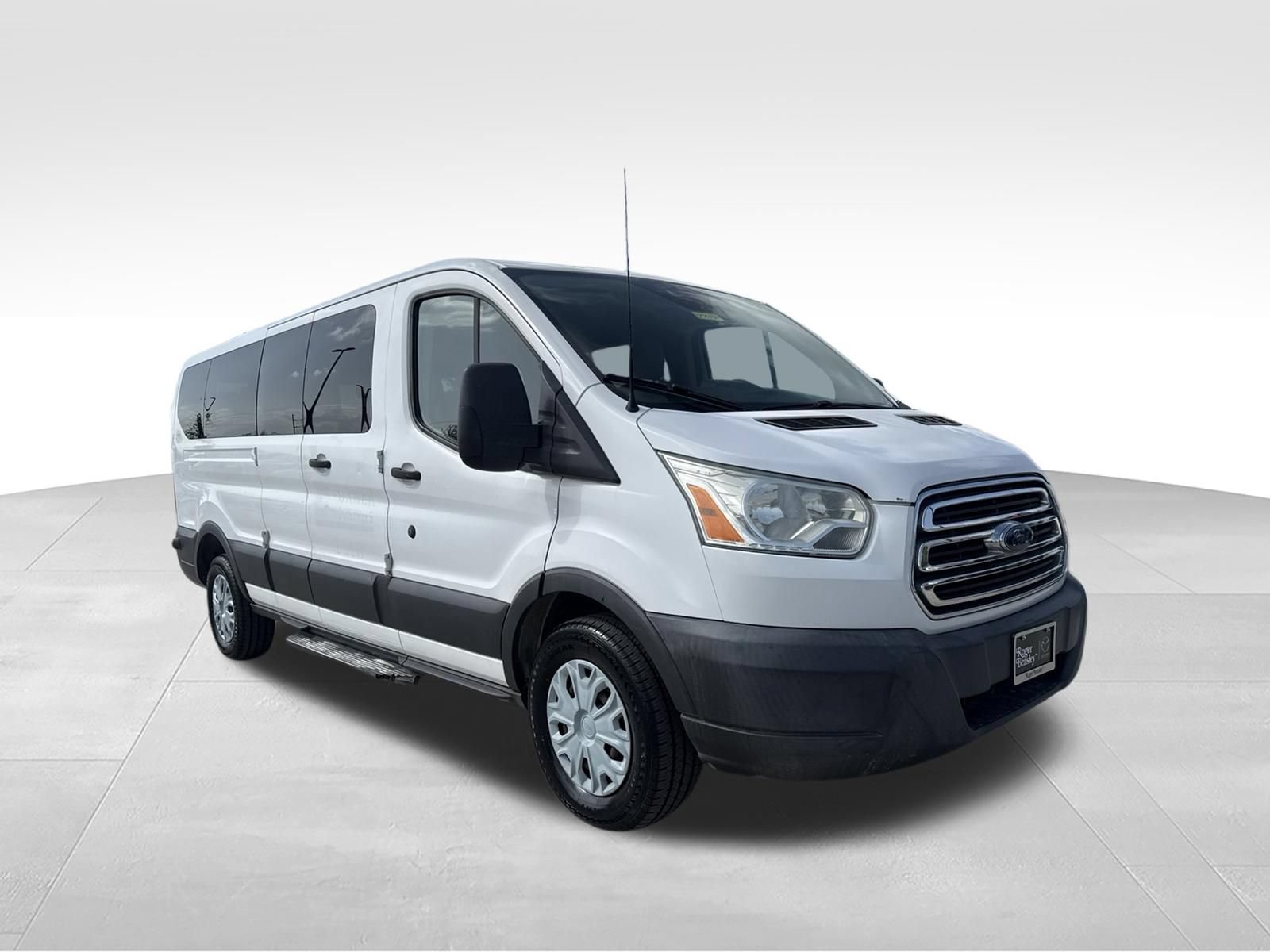 Used 2016 Ford Transit 350 XLT RWD image 3