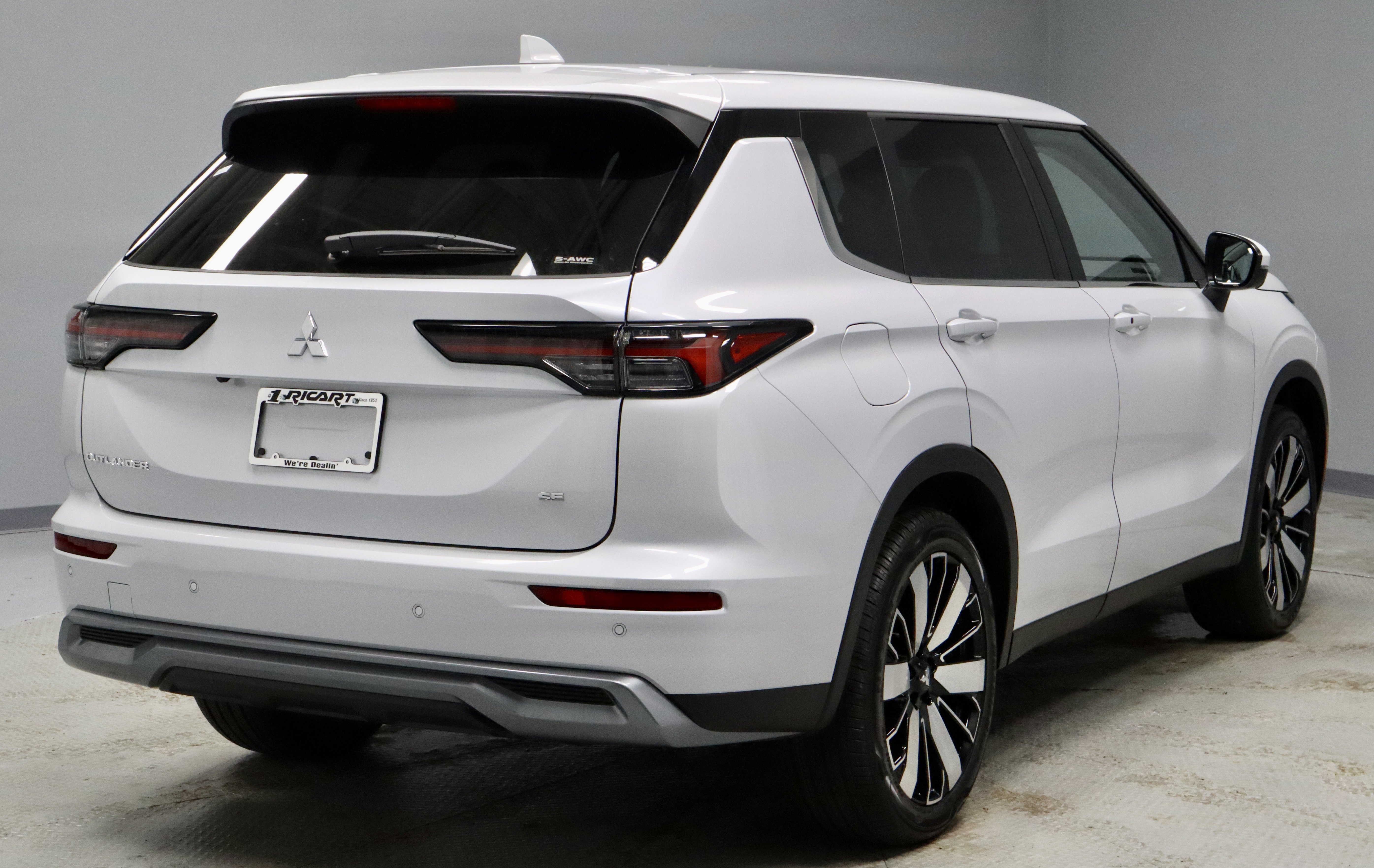 New 2026 Mitsubishi Outlander SE image 9