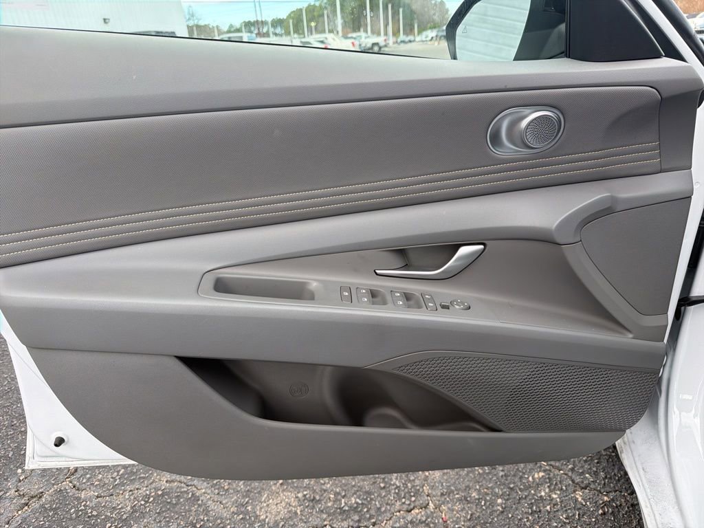 New 2025 Hyundai Elantra Sport image 12