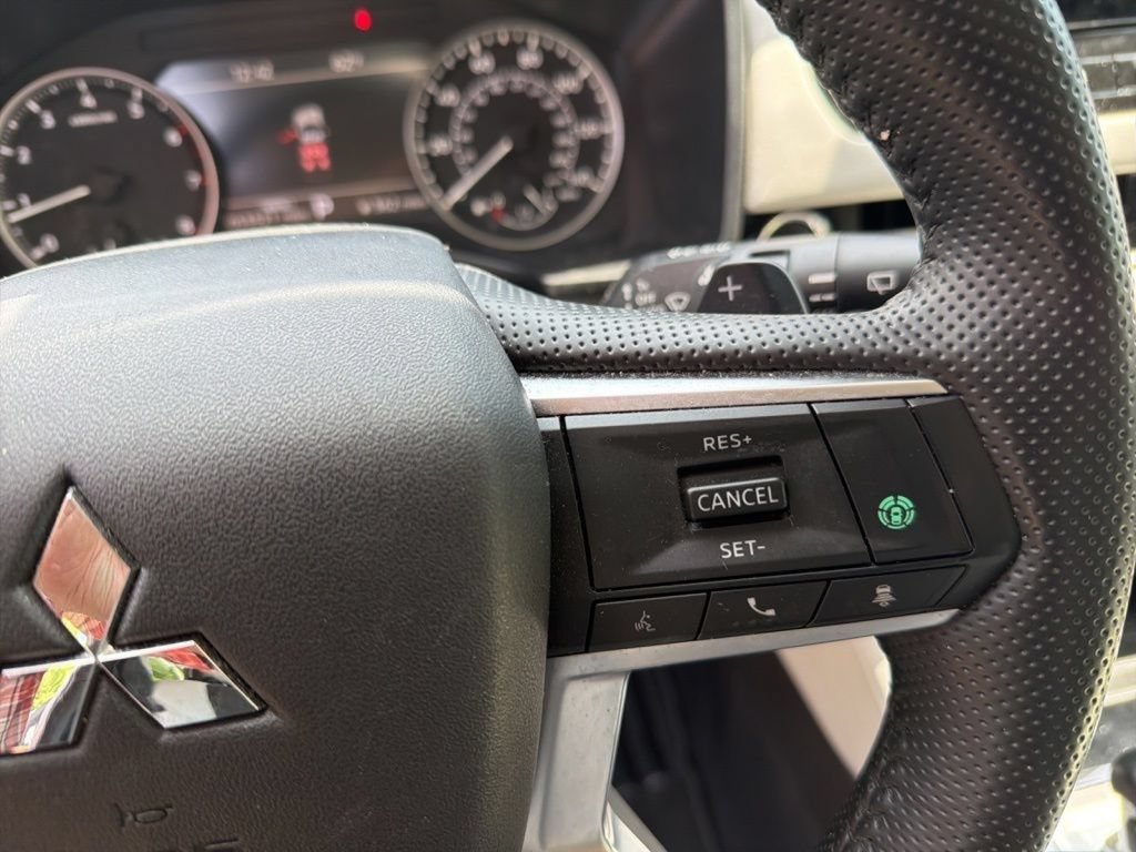 Used 2025 Mitsubishi Outlander SE FWD image 19