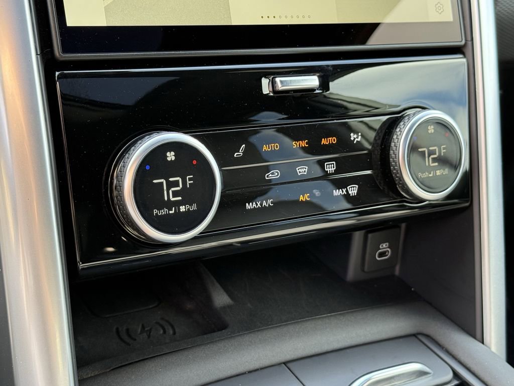 Used 2024 Land Rover Discovery Dynamic SE image 28