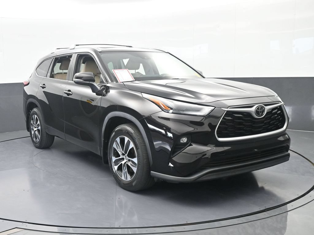 Used 2022 Toyota Highlander XLE FWD image 9
