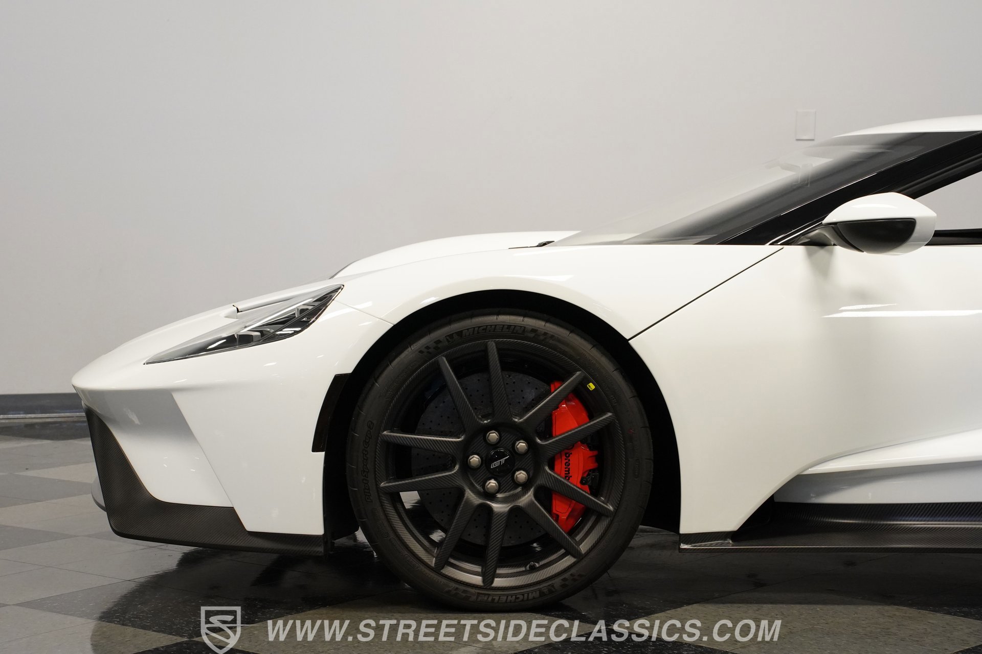 Used 2017 Ford GT RWD image 25