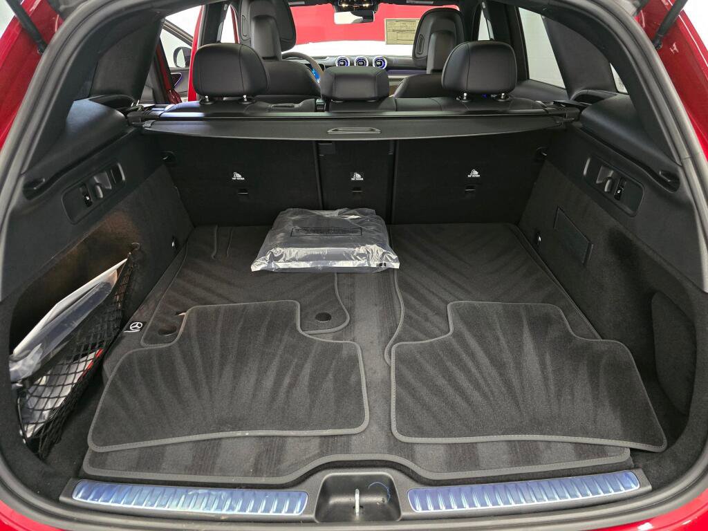 New 2025 Mercedes-Benz GLC 63 AMG S image 11