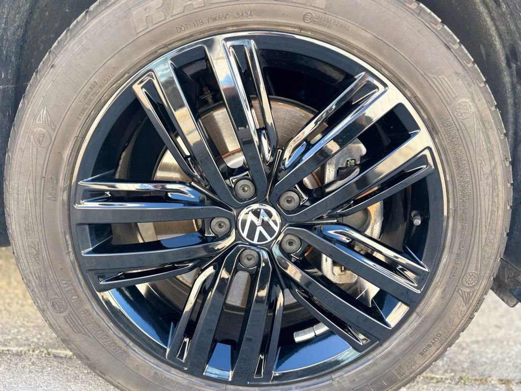 Used 2022 Volkswagen Tiguan SE R-Line image 33