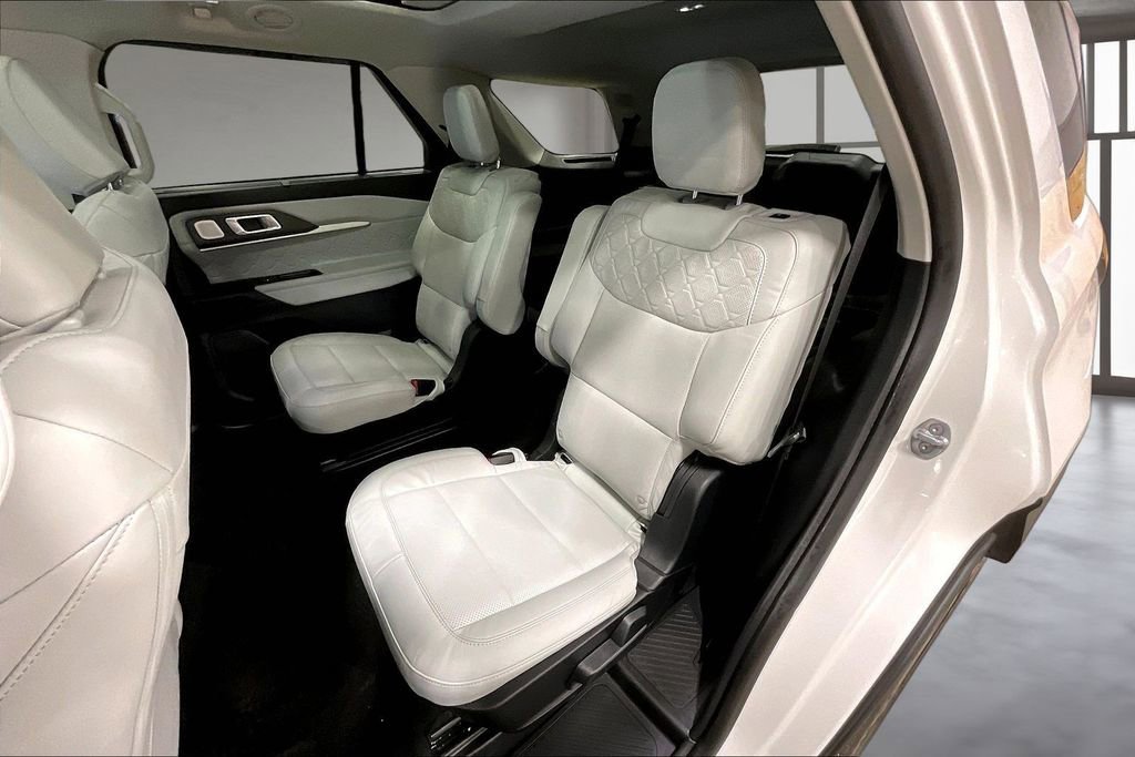 Used 2025 Ford Explorer Platinum w/ Ultimate Package AWD/4WD image 22