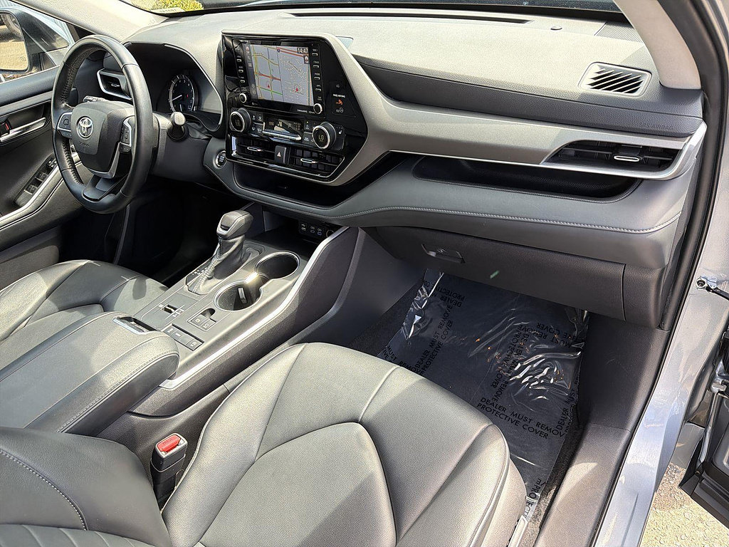 Used 2022 Toyota Highlander XLE FWD image 29