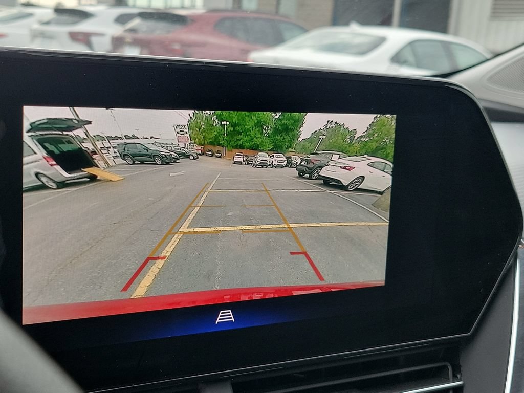 Used 2025 Chevrolet Trax LT FWD image 31