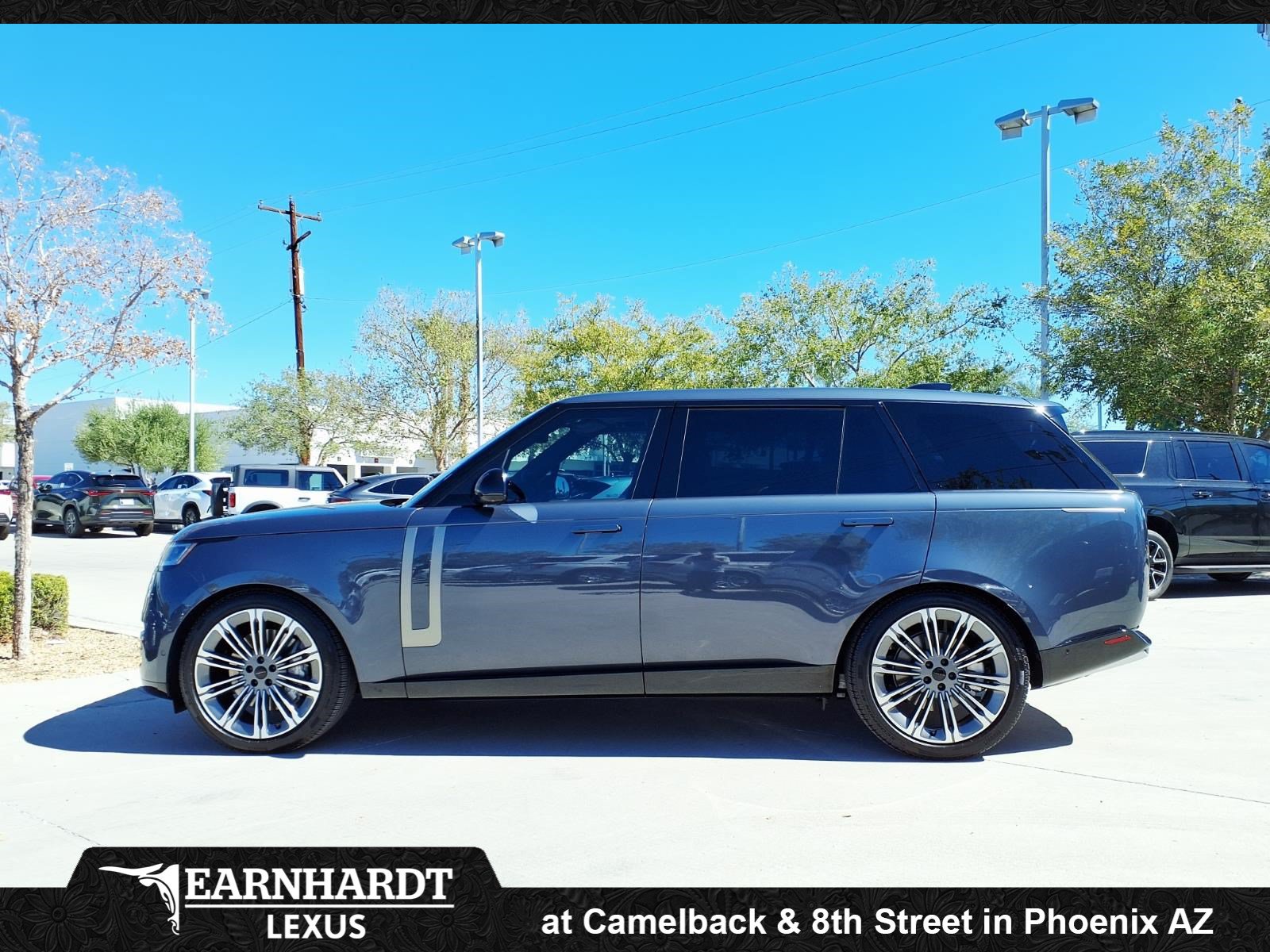 Used 2026 Land Rover Range Rover Long Wheelbase SE AWD/4WD image 2