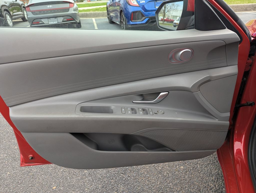 Used 2021 Hyundai Elantra SEL w/ Cargo Package image 17