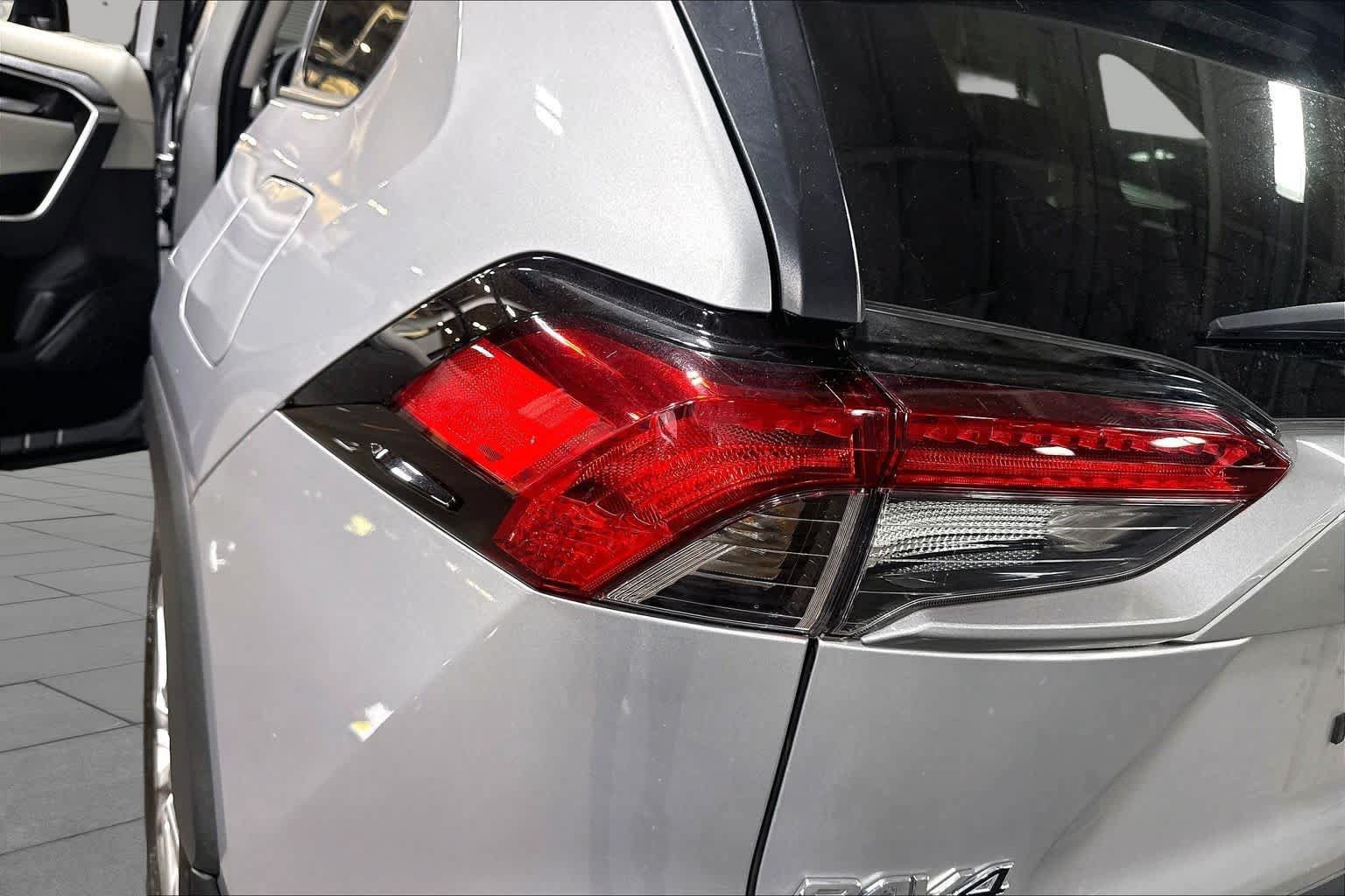 Used 2023 Toyota RAV4 XLE Premium AWD/4WD image 29