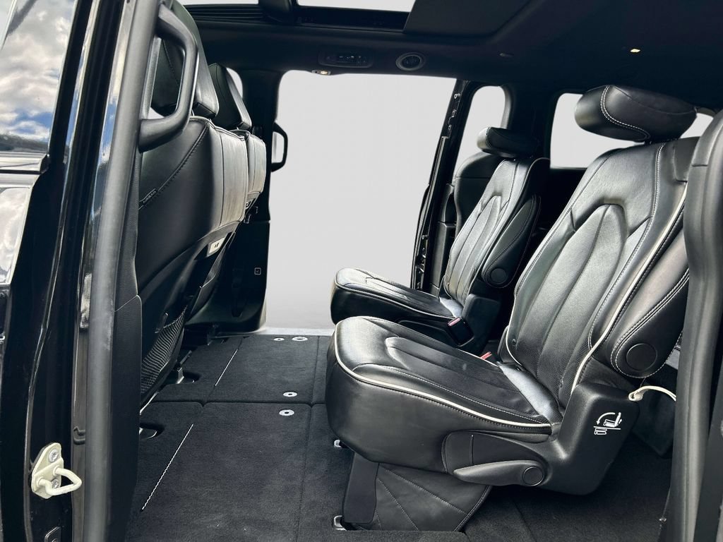 Used 2025 Chrysler Pacifica Limited FWD image 10