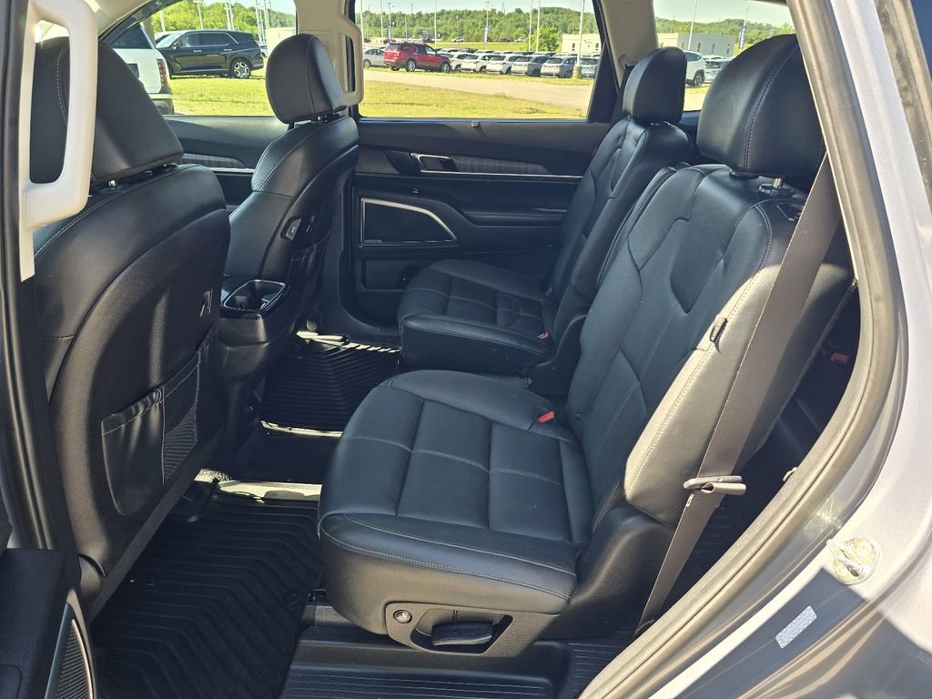 Used 2024 Kia Telluride SX w/ Towing Package FWD image 12