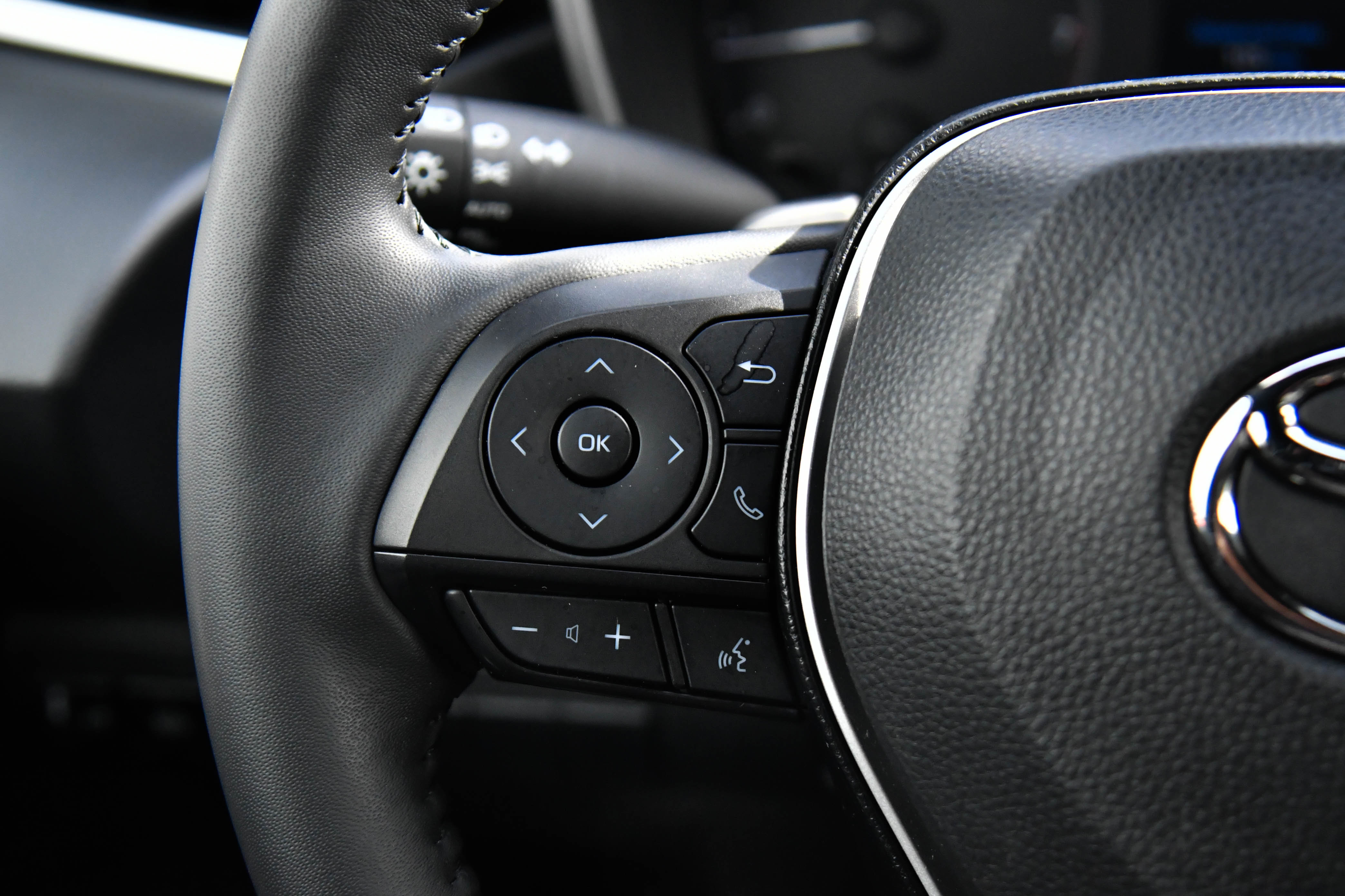 Used 2024 Toyota Corolla SE w/ SE Package image 34