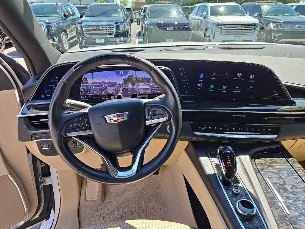 Used 2024 Cadillac Escalade Premium Luxury AWD/4WD image 13
