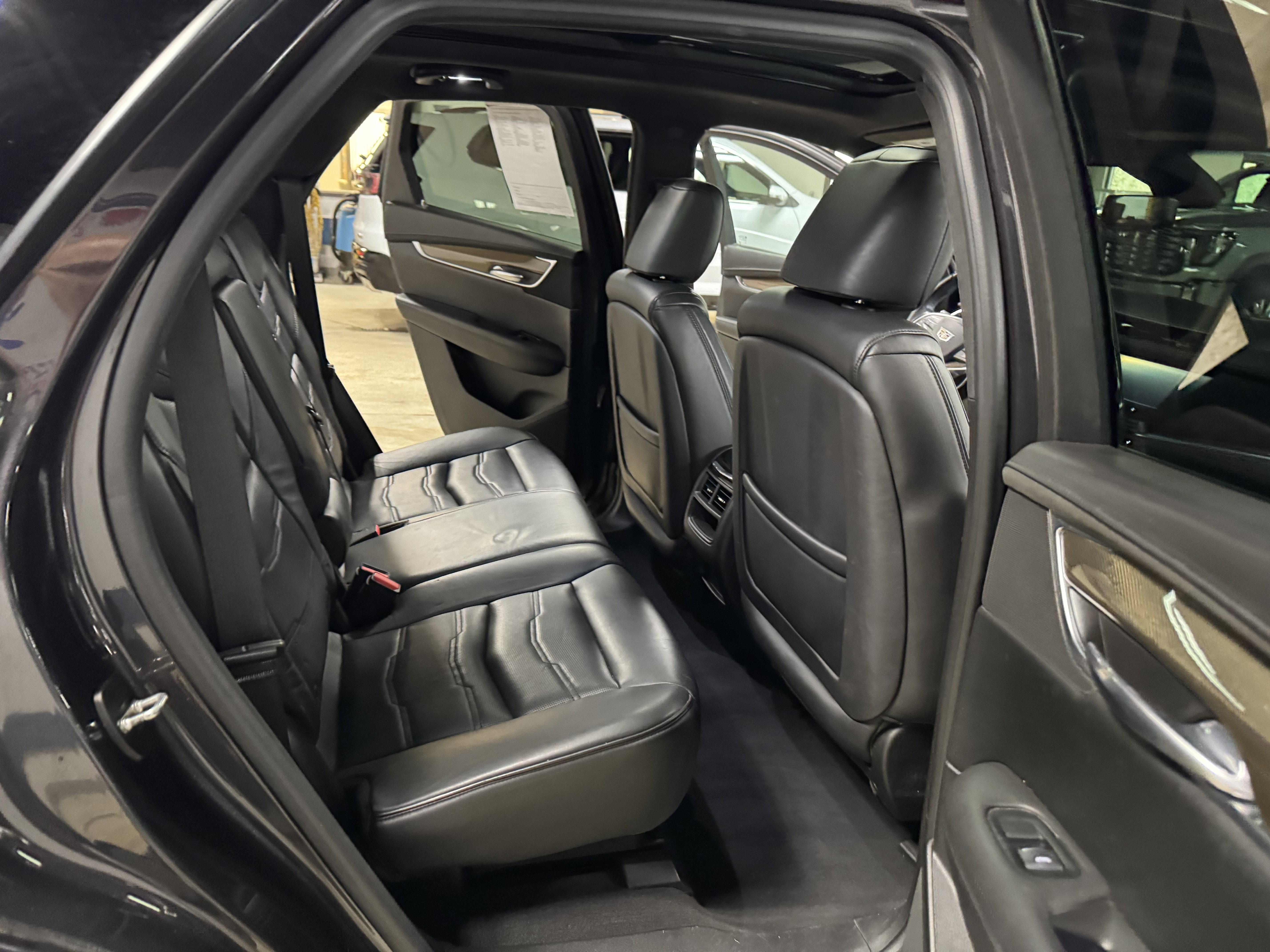 Used 2017 Cadillac XT5 Platinum image 12