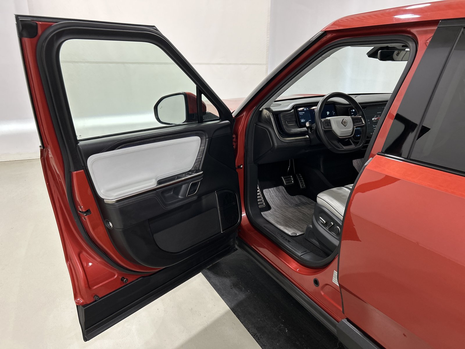 Used 2023 Rivian R1T Adventure AWD/4WD image 16