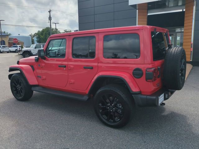 Used 2025 Jeep Wrangler Unlimited Sahara AWD/4WD image 6