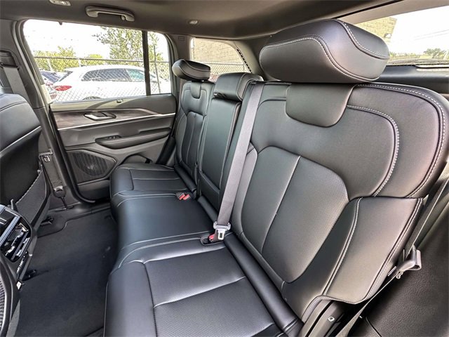 New 2025 Jeep Grand Cherokee Limited image 16