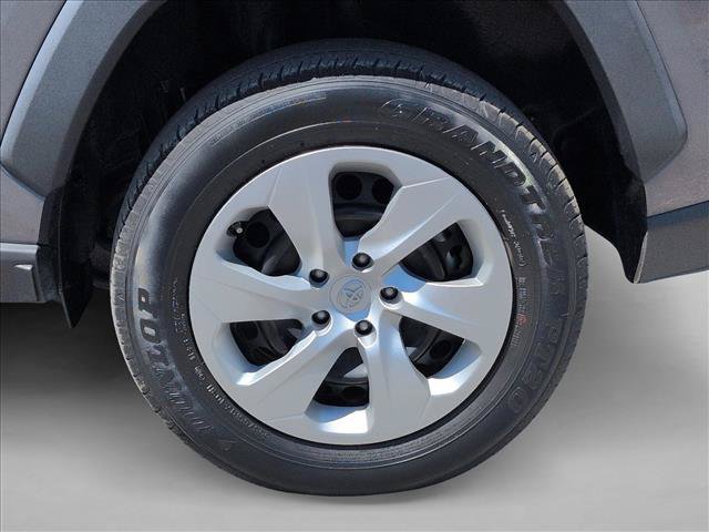 Used 2021 Toyota RAV4 LE AWD/4WD image 28
