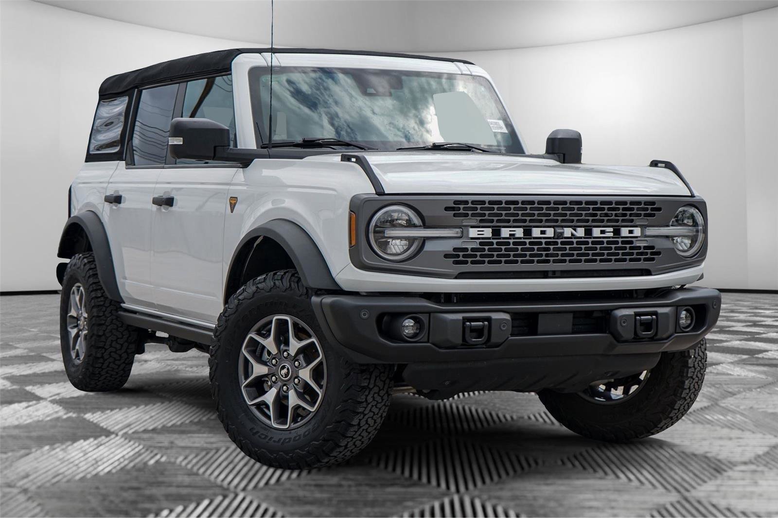Used 2022 Ford Bronco Badlands image 1