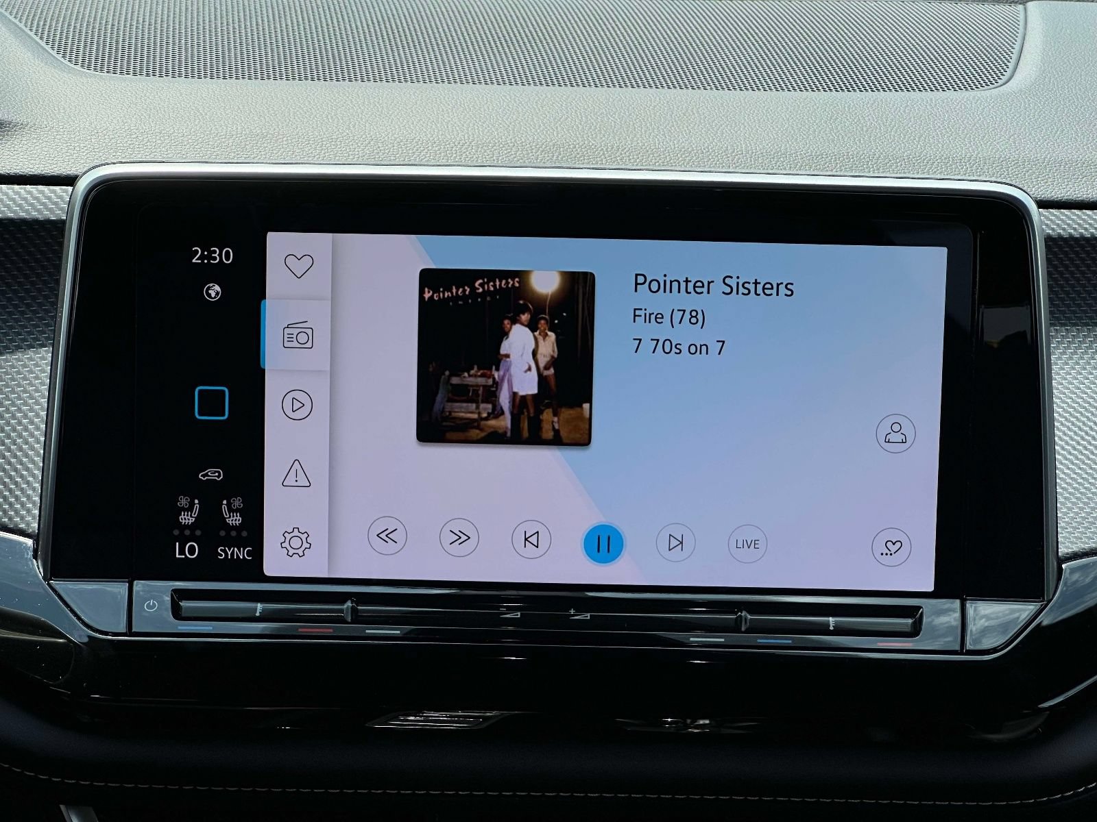 Certified 2024 Volkswagen Atlas Cross Sport SEL Premium R-Line AWD/4WD image 17