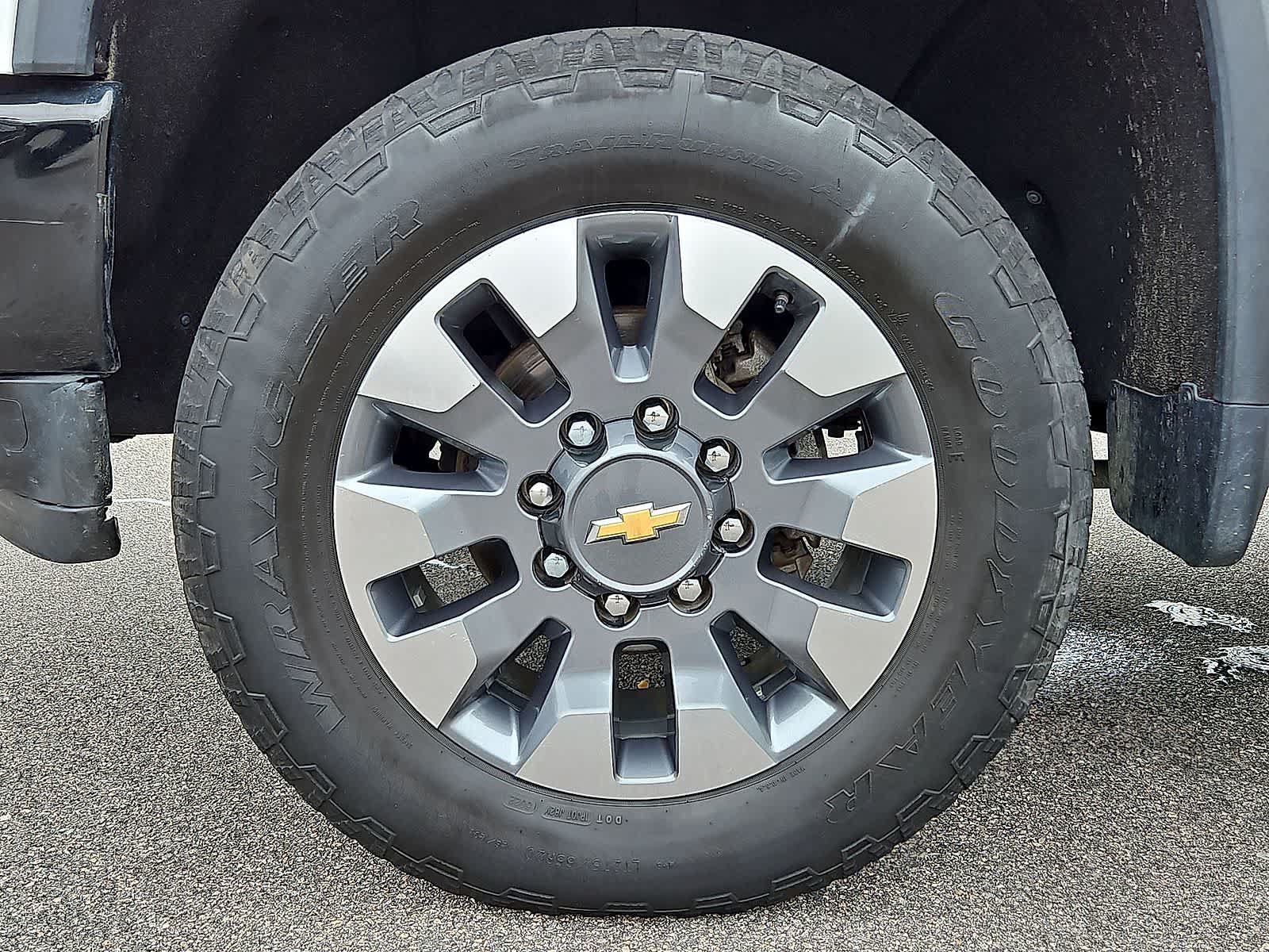 Used 2023 Chevrolet Silverado 2500 Custom w/ Custom Convenience Package AWD/4WD image 36