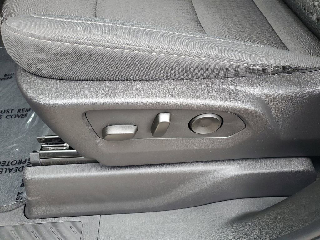 Used 2025 Chevrolet Silverado 1500 Custom image 7