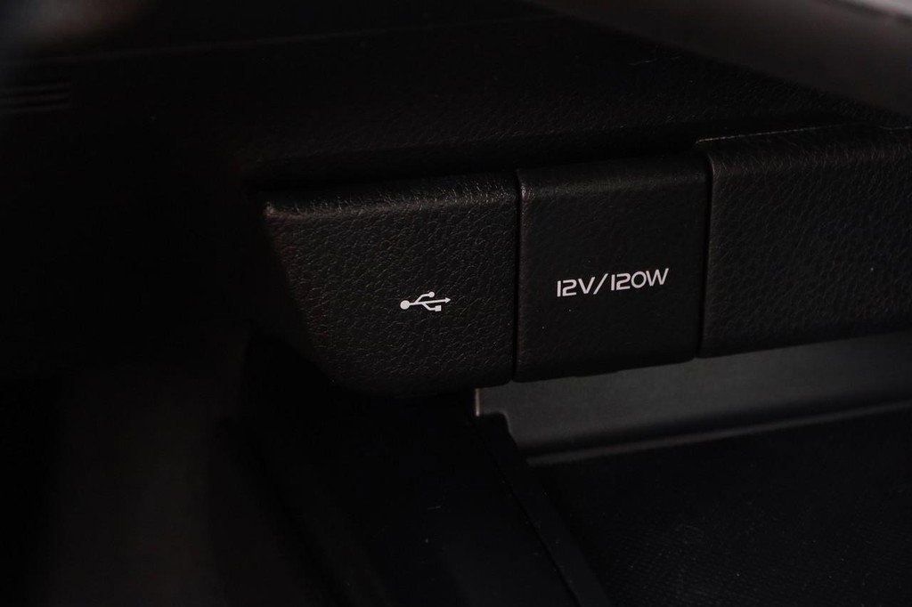 Used 2020 Toyota Camry SE image 17