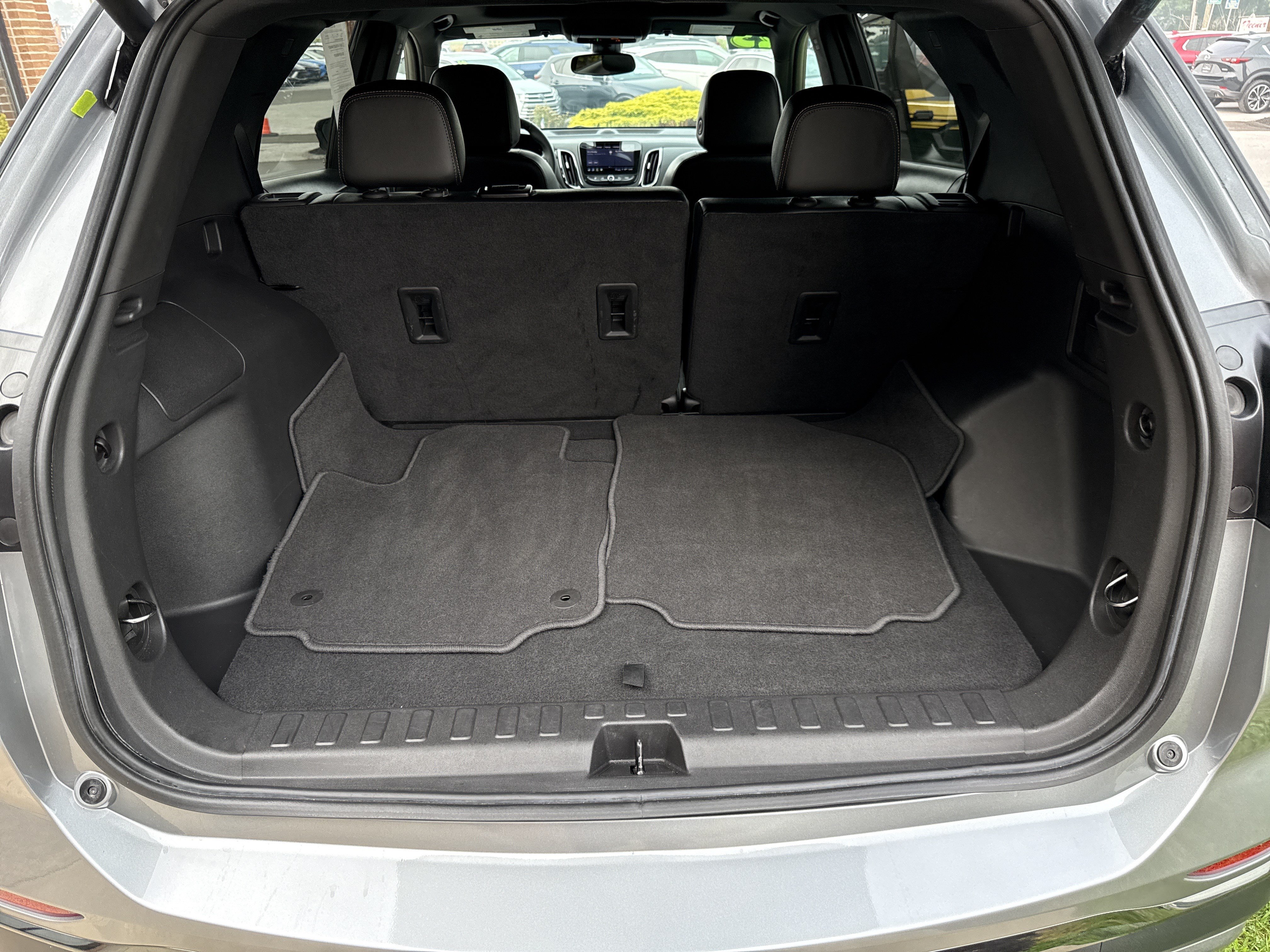 Used 2023 Chevrolet Equinox Premier AWD/4WD image 6