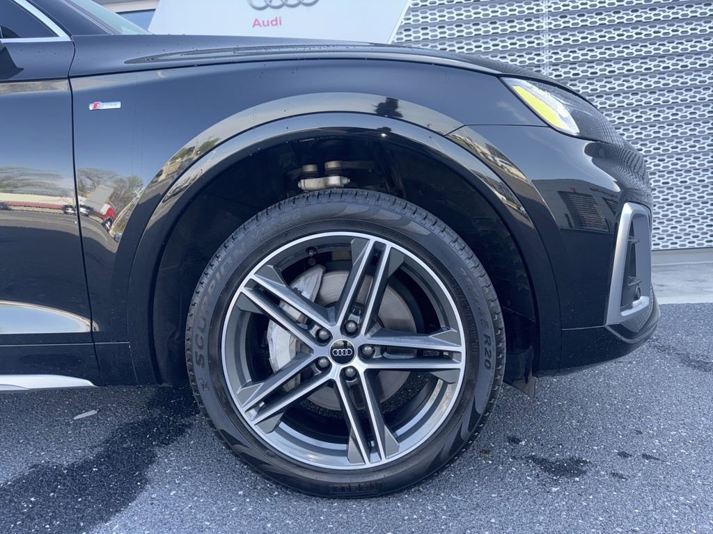 Certified 2025 Audi Q5 e Premium Plus image 6